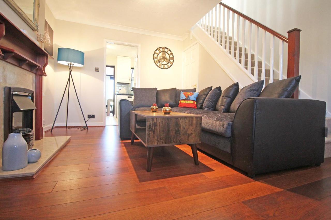 The Barwoods - Modern Spacious Home In Chester - Parking מראה חיצוני תמונה