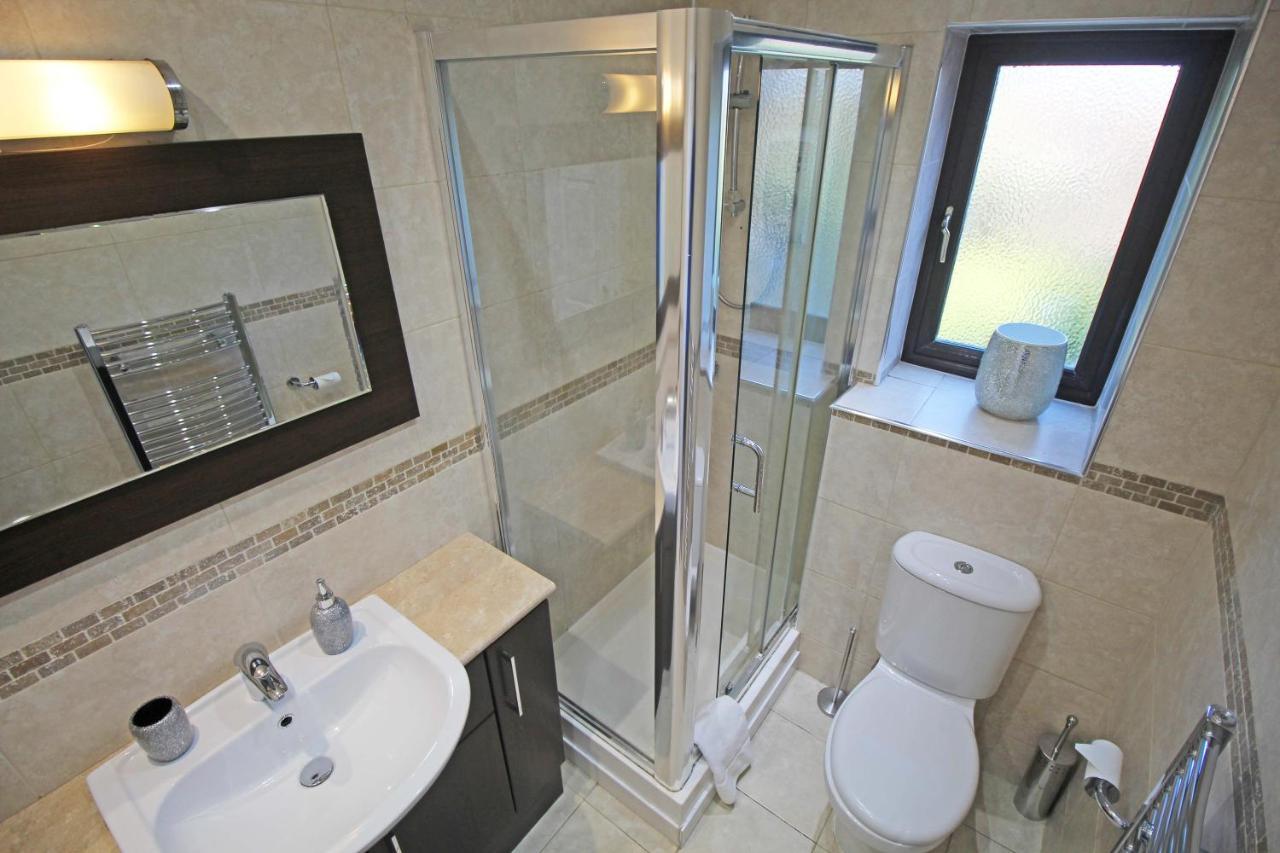 The Barwoods - Modern Spacious Home In Chester - Parking מראה חיצוני תמונה