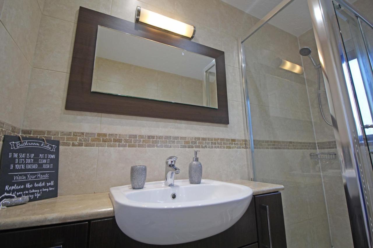 The Barwoods - Modern Spacious Home In Chester - Parking מראה חיצוני תמונה